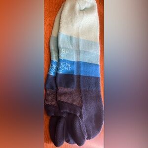 New Without Tags Balega Hidden Comfort Running Socks L-XLarge Blue Ombre Stripe